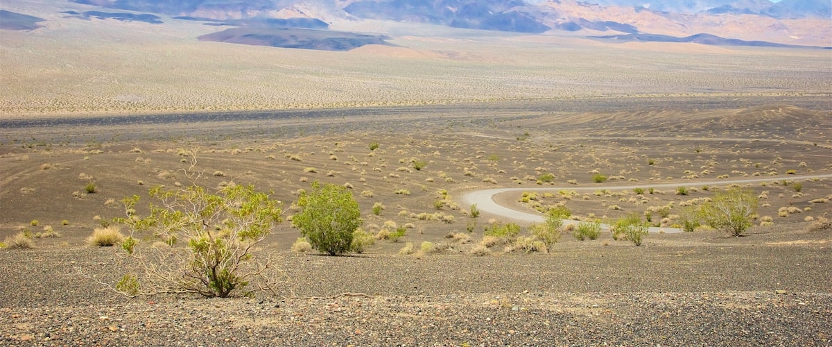 Ubehebe Crater mettant en vedette panoramas et vues du désert