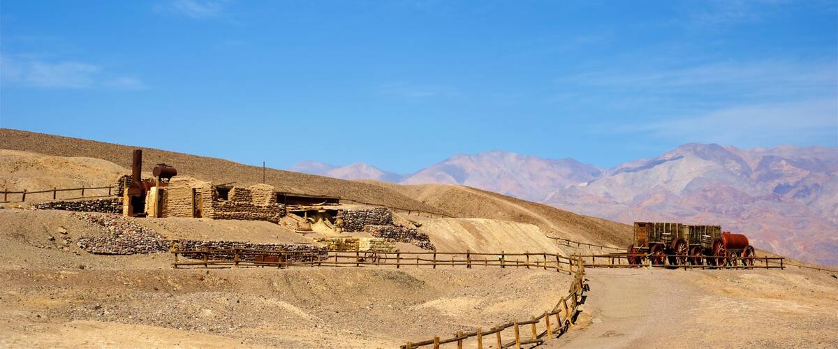 Valle de la Muerte mostrando artículos de ferrocarril, elementos del patrimonio y escenas tranquilas