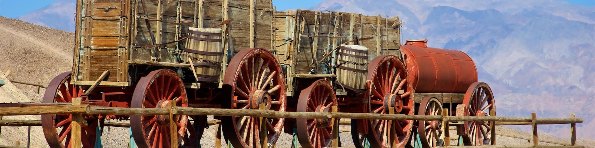Valle de la Muerte ofreciendo artículos de ferrocarril, escenas tranquilas y elementos del patrimonio