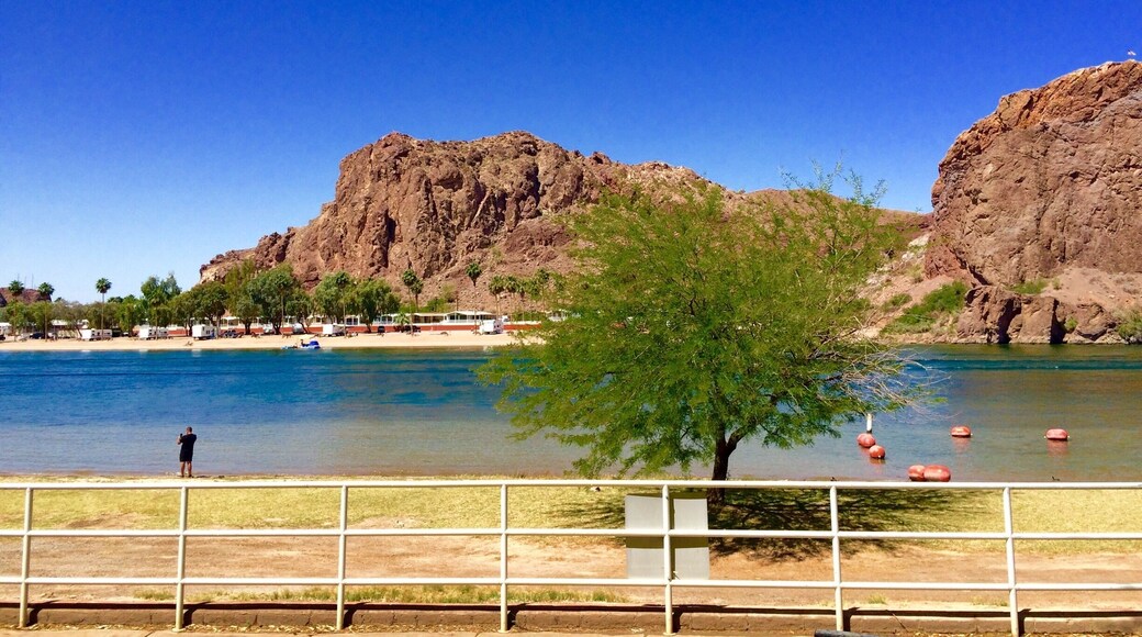 "Madmen" era looking beach resort in Buckskin State Park.