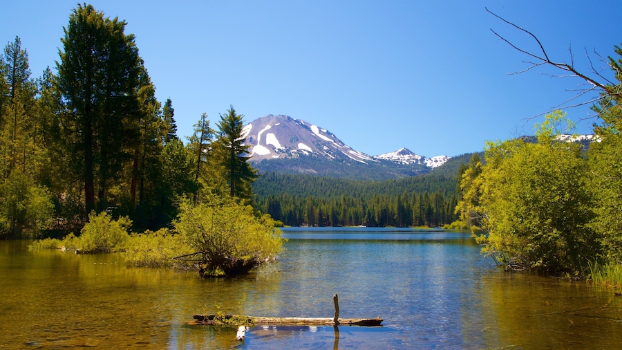 Manzanita Lake showing a river or creek, wetlands and mountains