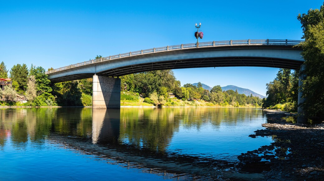Riverside Park Bridge autumn landscape over Rogue River in Grants Pass, Josephine County, Oregon