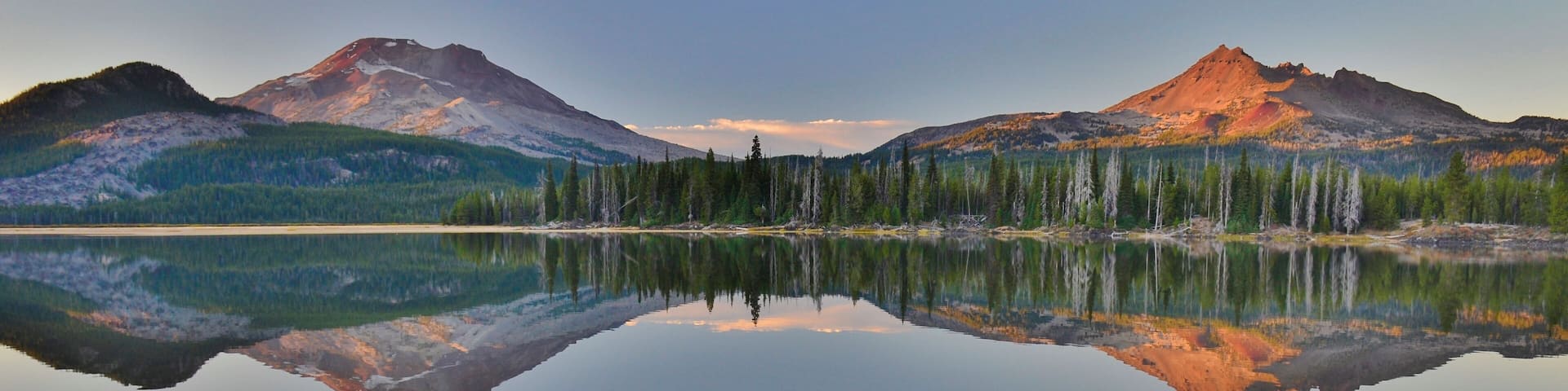 Eventually, sunset time rolled around and, although I didn't get the red sky I'd hoped for, at least the water calmed down to a mirror image. I loved the place and would return if ever I was lucky enough to be in Oregon again.