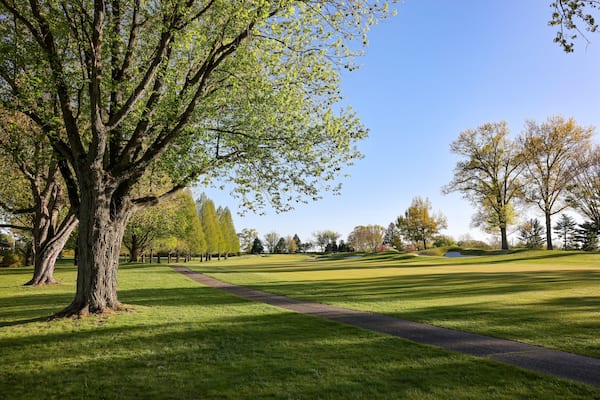 Scenery of a golf course at a country club in Wilmington Delaware in spring