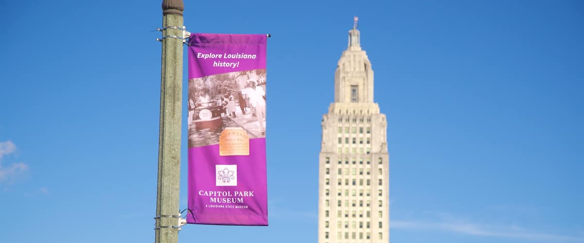 Museo de Capitol Park mostrando un edificio administrativo y señalización