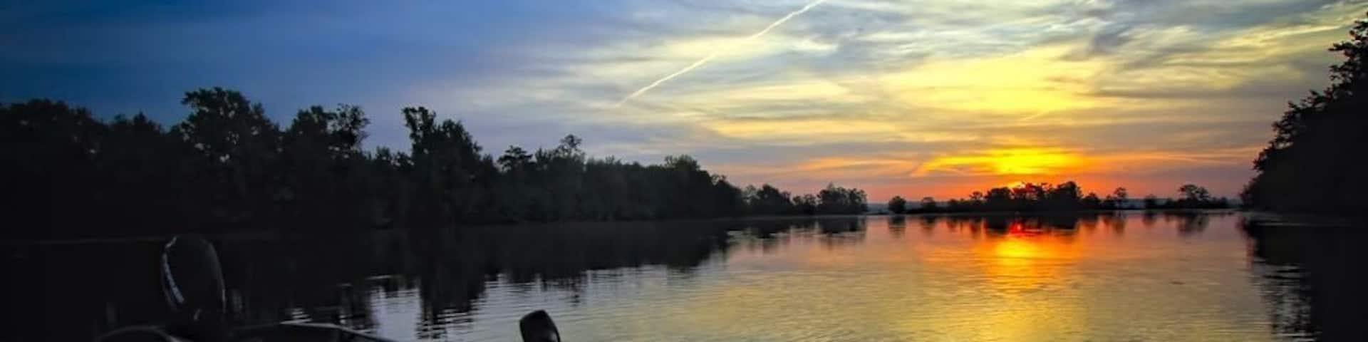 ah, the freedom.
I was on a 5 day road trek from Washington, D.C. to drop my son off to college, going through blue ridge parkway, dragons tail, natchez trace parkway going home to Austin. I happened to stay overnight at this park in my rental car. I got up and saw the amazing sunrise. so there!