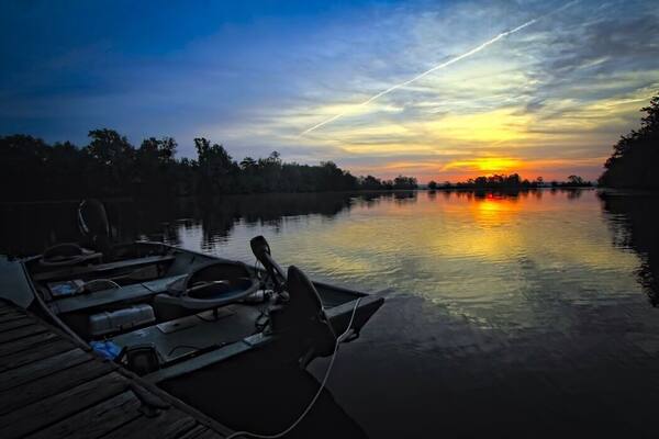 ah, the freedom.
I was on a 5 day road trek from Washington, D.C. to drop my son off to college, going through blue ridge parkway, dragons tail, natchez trace parkway going home to Austin. I happened to stay overnight at this park in my rental car. I got up and saw the amazing sunrise. so there!