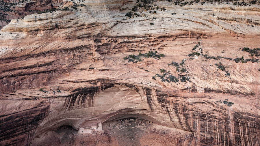 Cliff dwelling at Canyon de Chelley, Canyon del Muerto, Mummy Ca