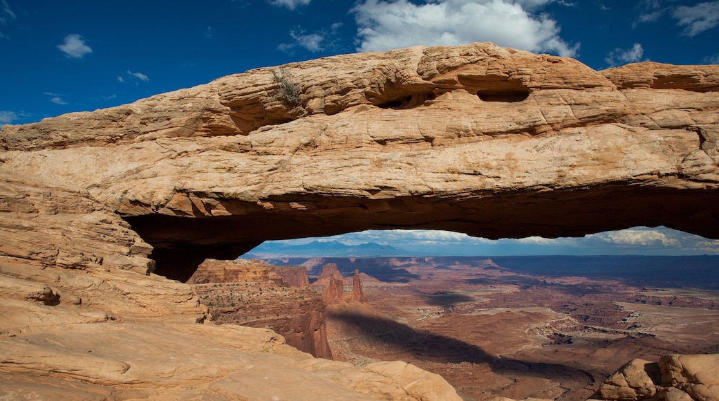 Mesa Arch, Canyonlands National Park, Utah, USA