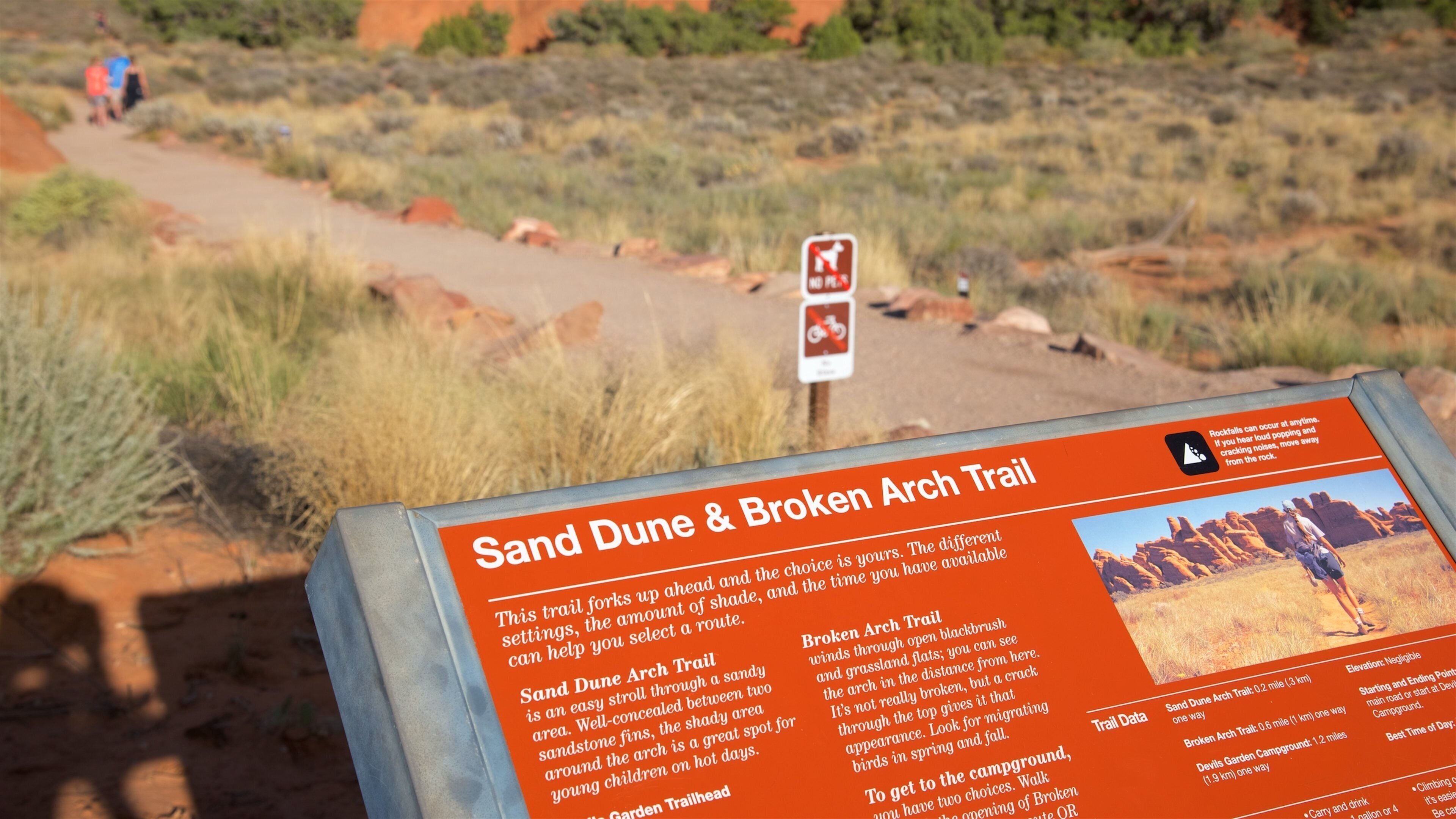 Sand Dune Arch featuring desert views and signage