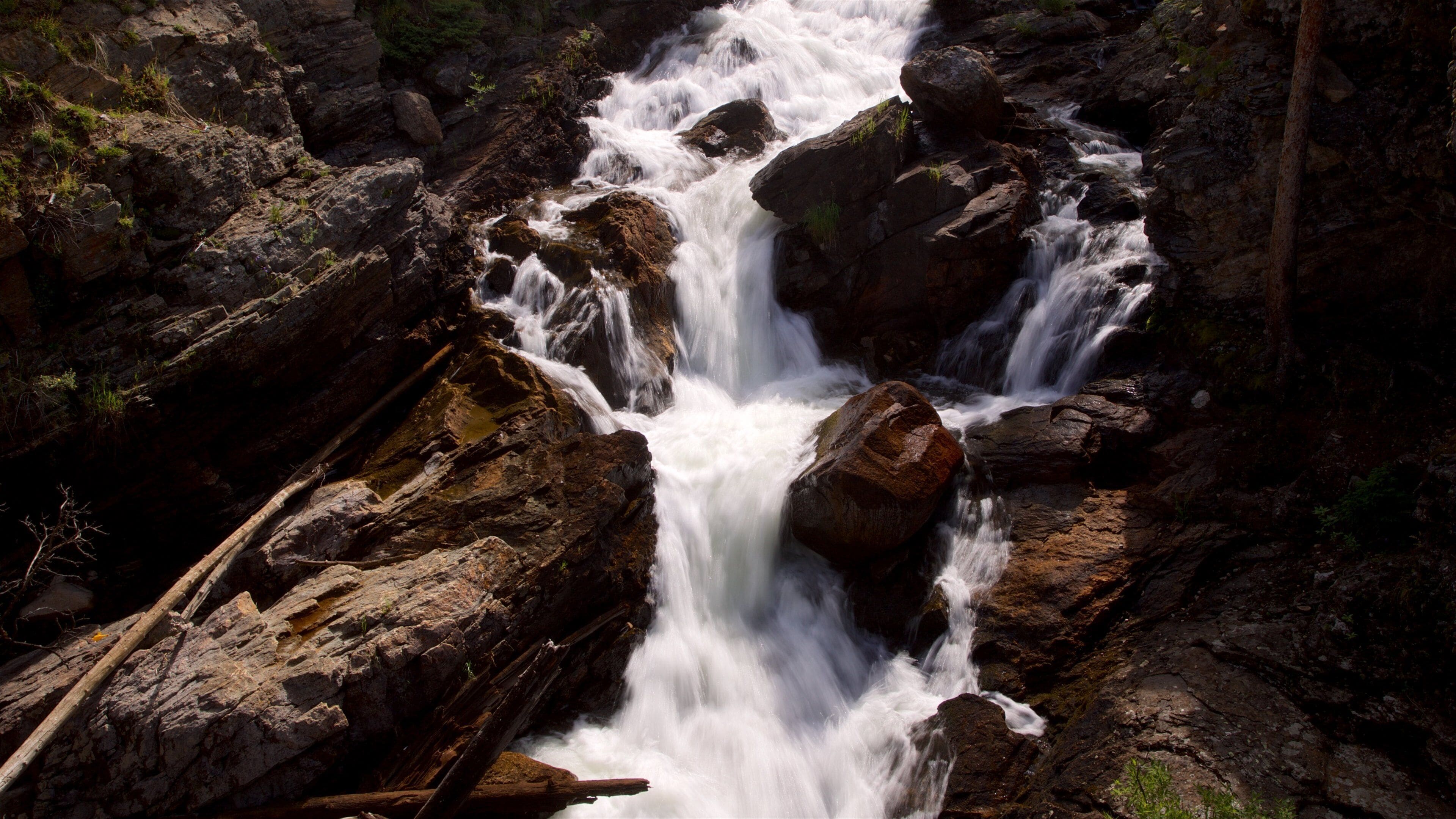 Estes Park which includes a river or creek