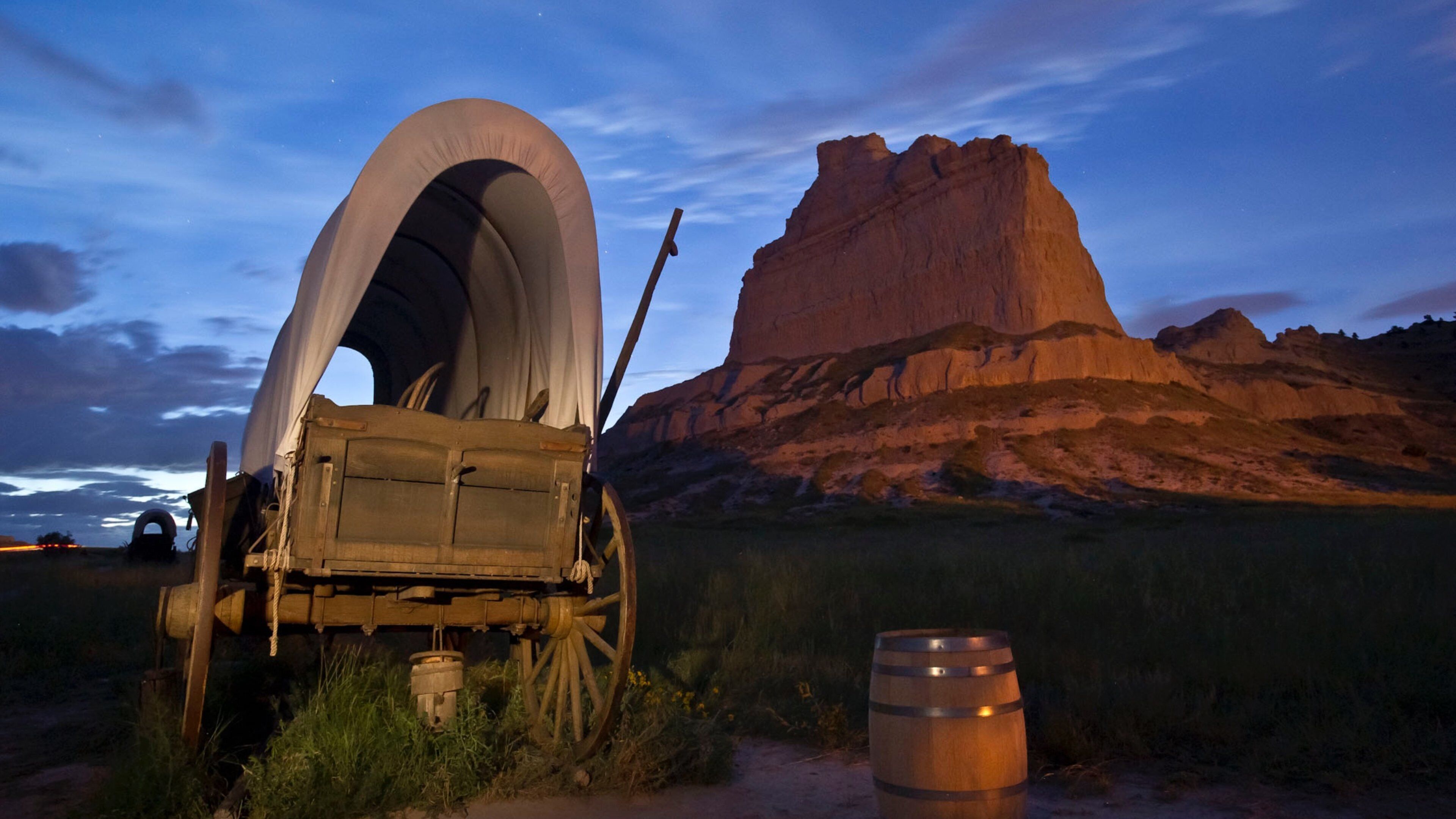 Scottsbluff qui includes montagnes, scènes tranquilles et coucher de soleil