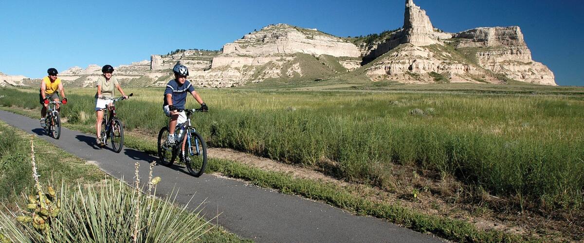 Scottsbluff bevat fietsen, bergen en vredige uitzichten