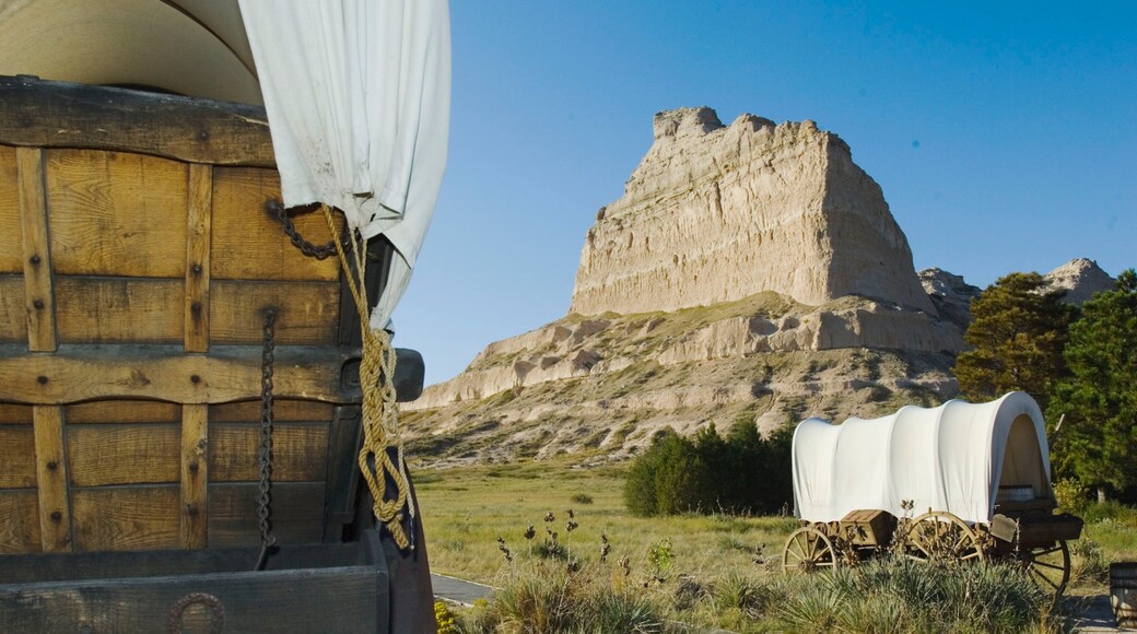 Scotts Bluff National Monument showing tranquil scenes and mountains