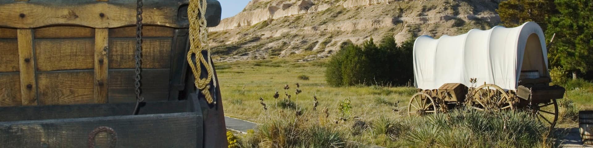 Scotts Bluff National Monument showing tranquil scenes and mountains
