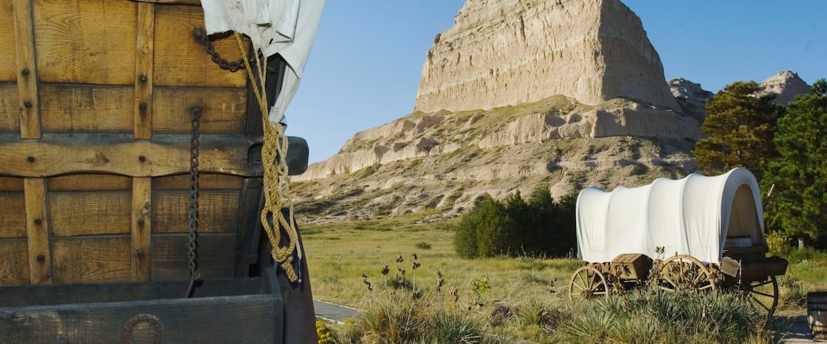Scotts Bluff National Monument showing tranquil scenes and mountains
