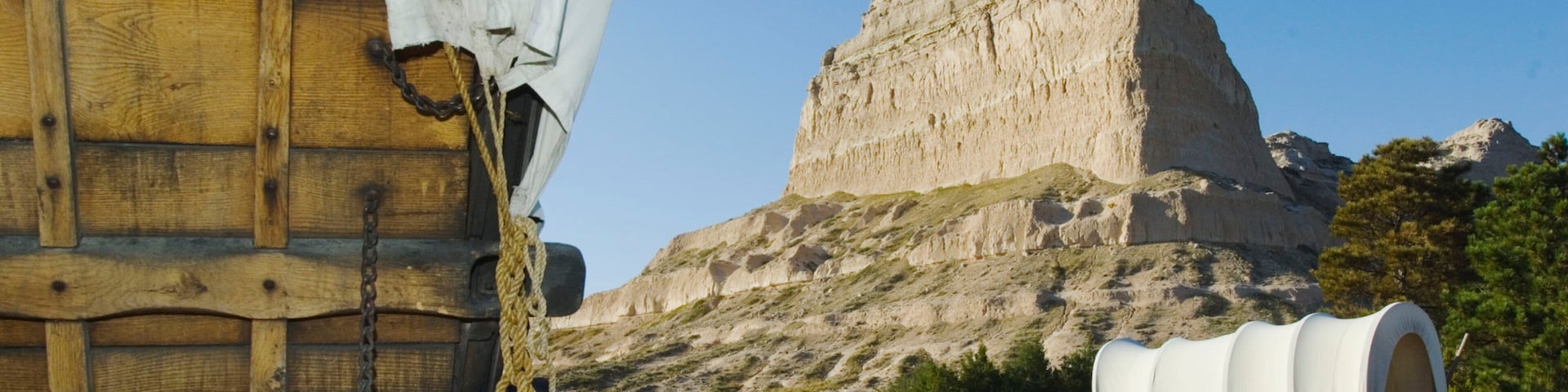 Scotts Bluff National Monument showing tranquil scenes and mountains