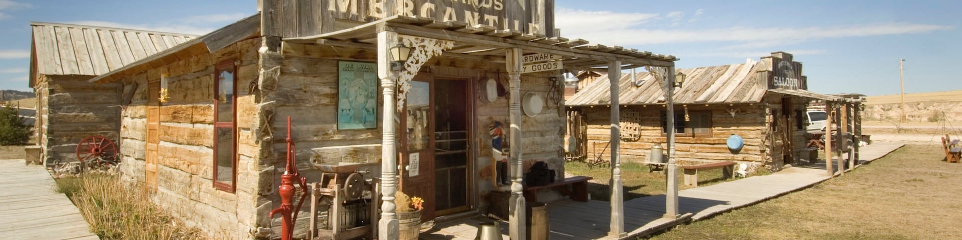 Crawford que incluye señalización, arquitectura patrimonial y una pequeña ciudad o aldea