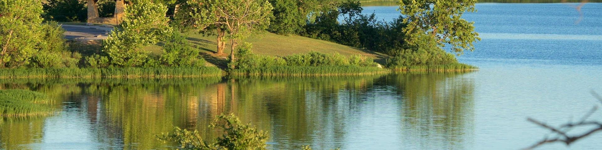 Veterans Lake das einen See oder Wasserstelle und ruhige Szenerie