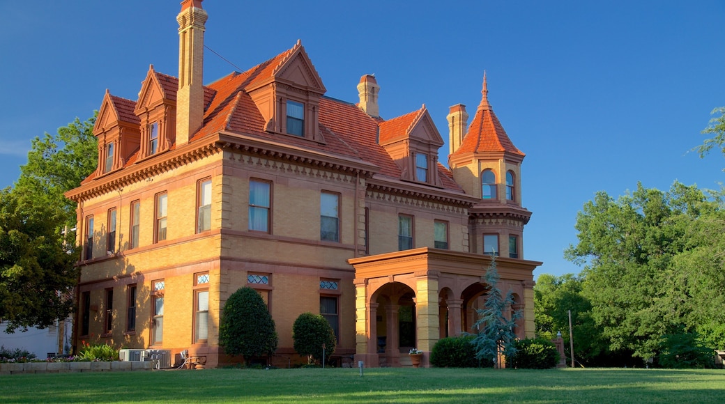 Overholser Mansion montrant parc, maison et patrimoine historique