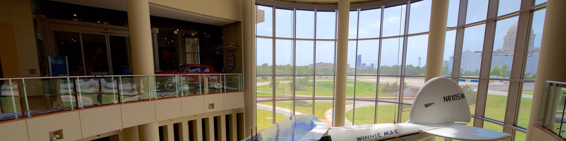 Centro histórico de Oklahoma mostrando elementos del patrimonio y vistas interiores