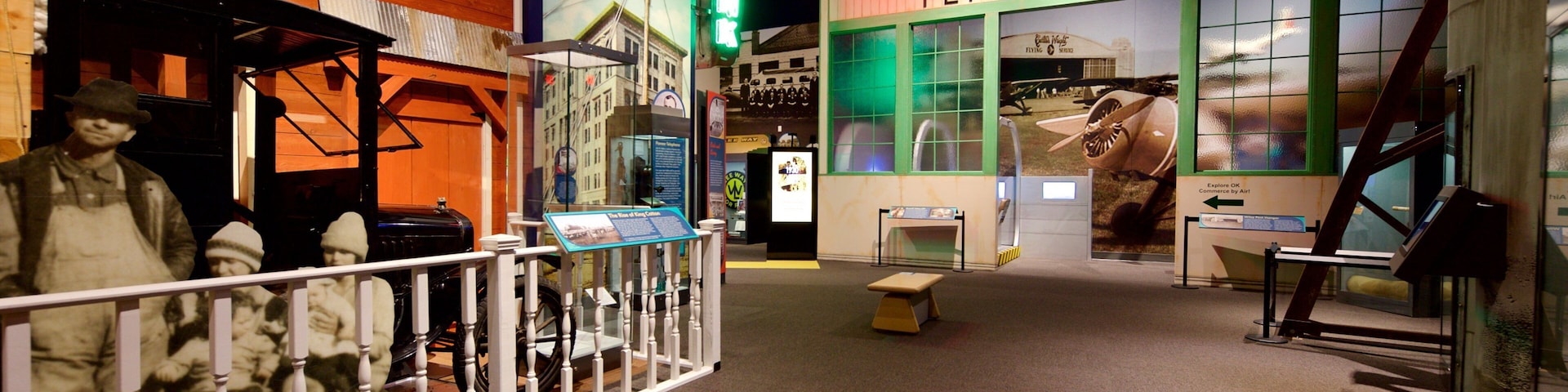 Oklahoma History Center mostrando vistas internas