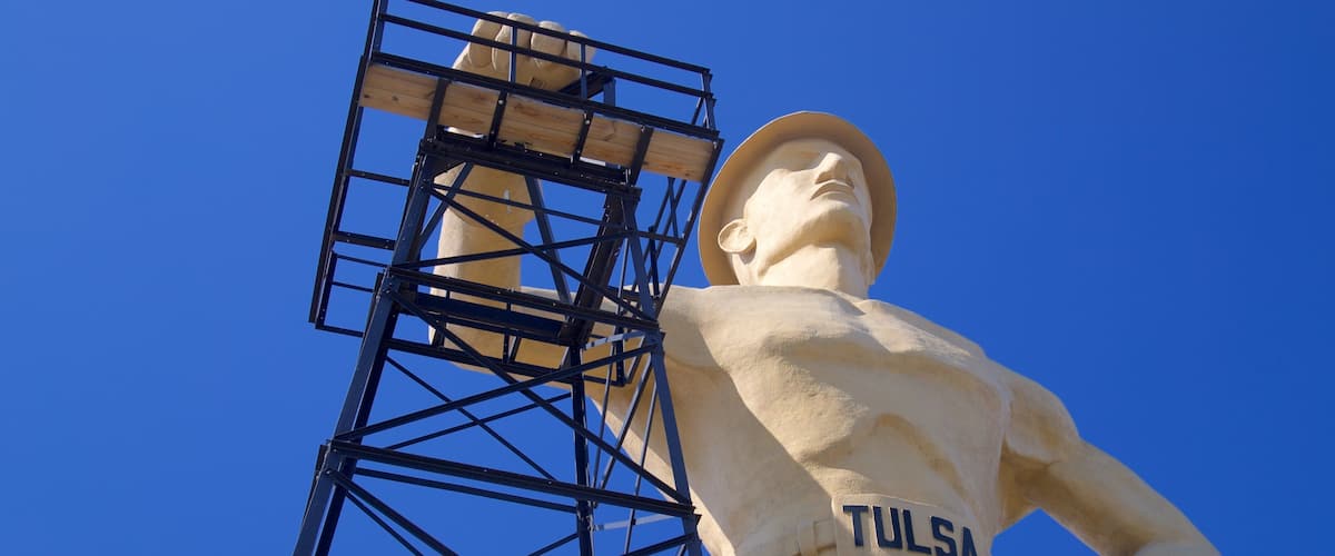 Golden Driller caracterizando um monumento e arte ao ar livre