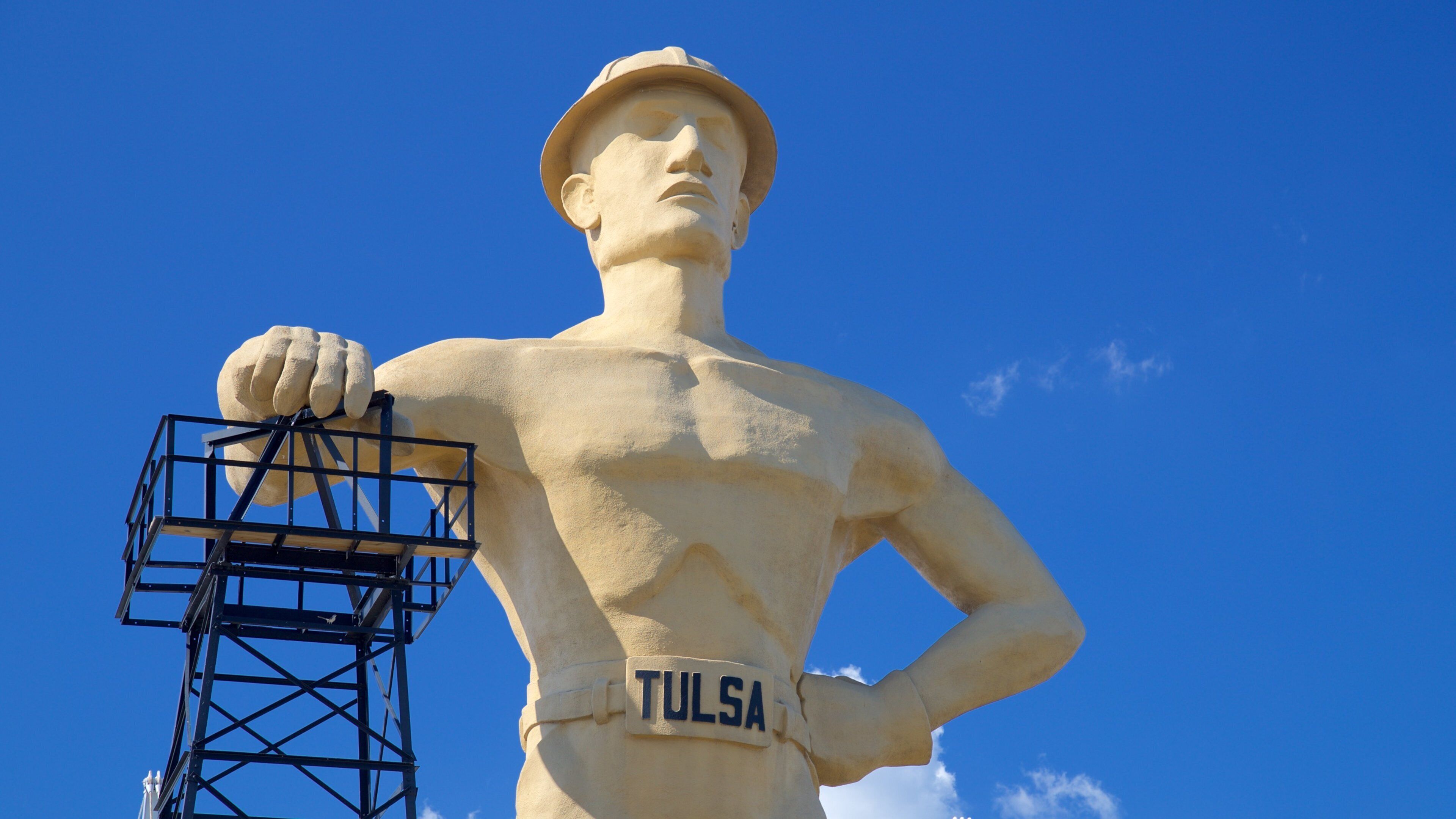 Golden Driller showing a monument and outdoor art