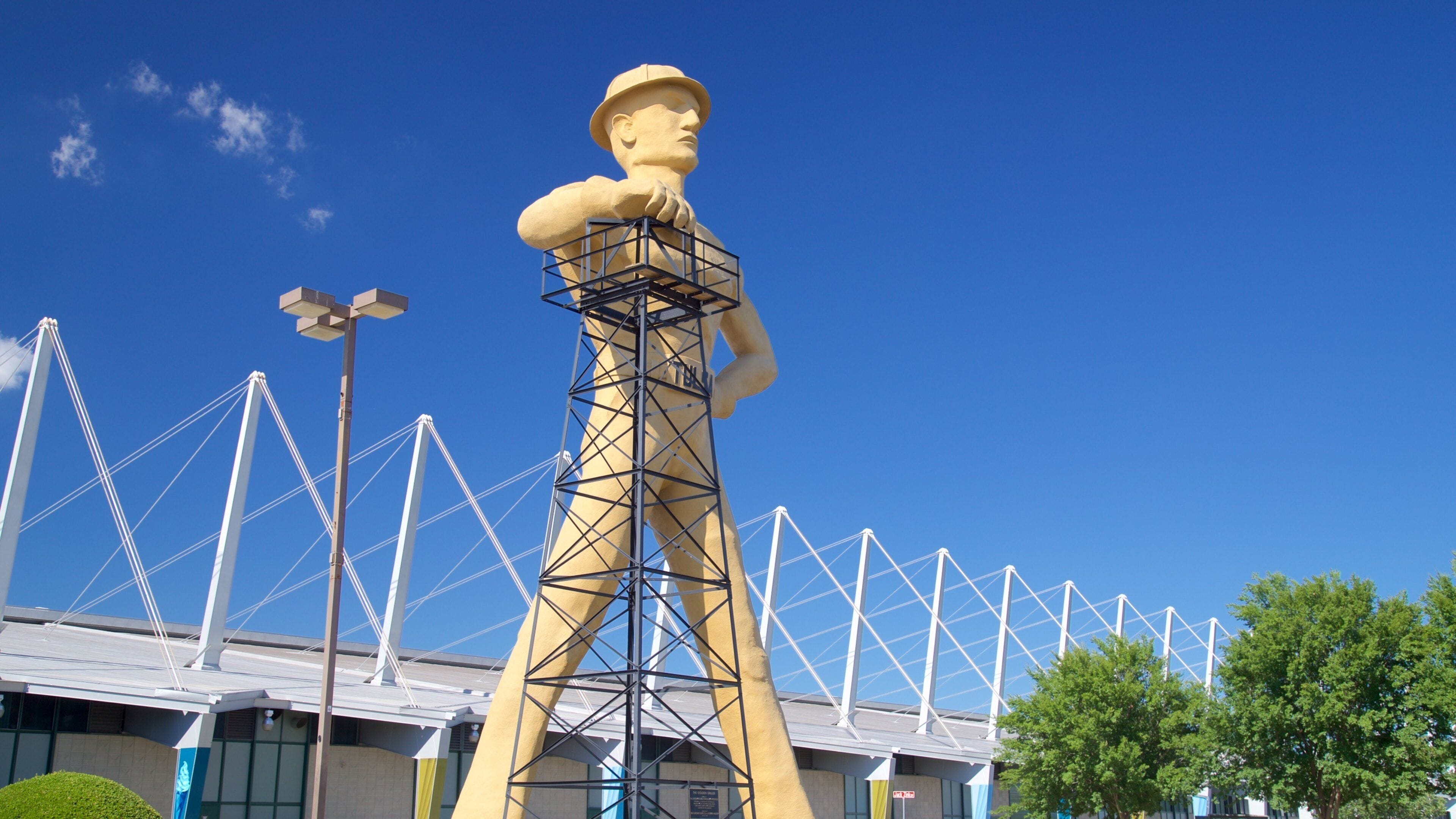Golden Driller showing a monument and outdoor art