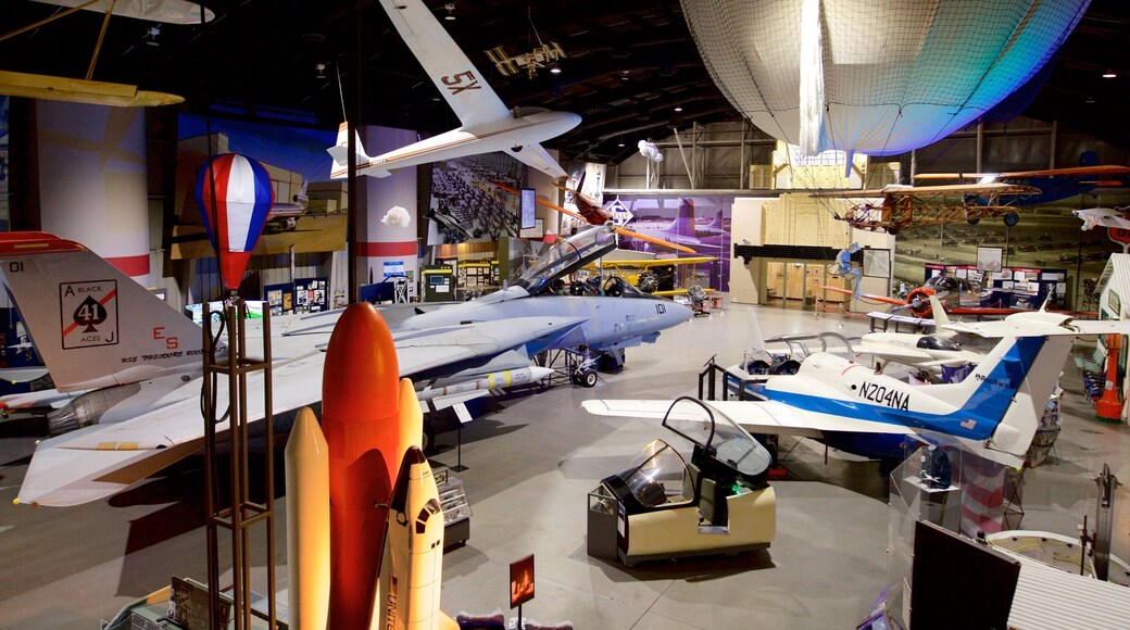 Tulsa Air and Space Museum & Planetarium qui includes vues intérieures et patrimoine historique