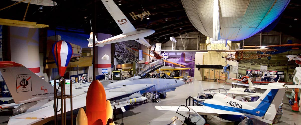Tulsa Air and Space Museum & Planetarium showing heritage elements and interior views