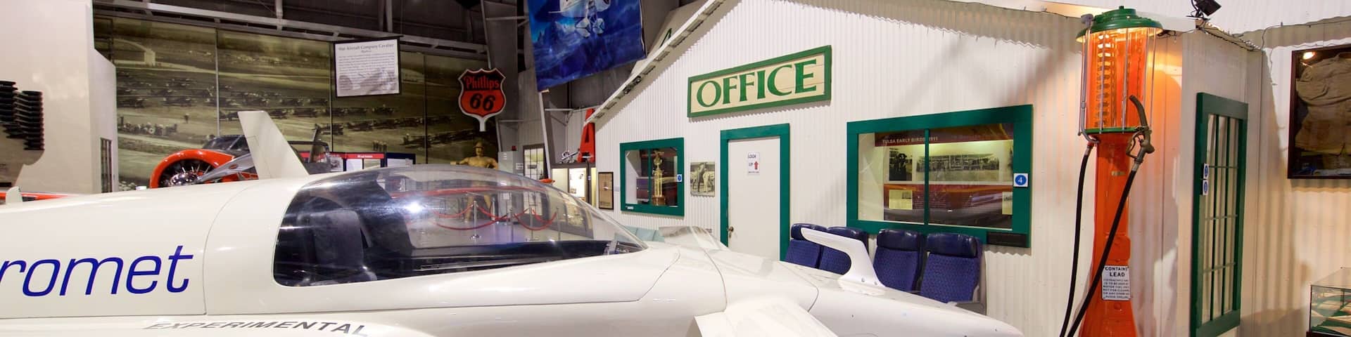 Planetario y Museo del Espacio y del Aire de Tulsa que incluye elementos del patrimonio y vistas interiores