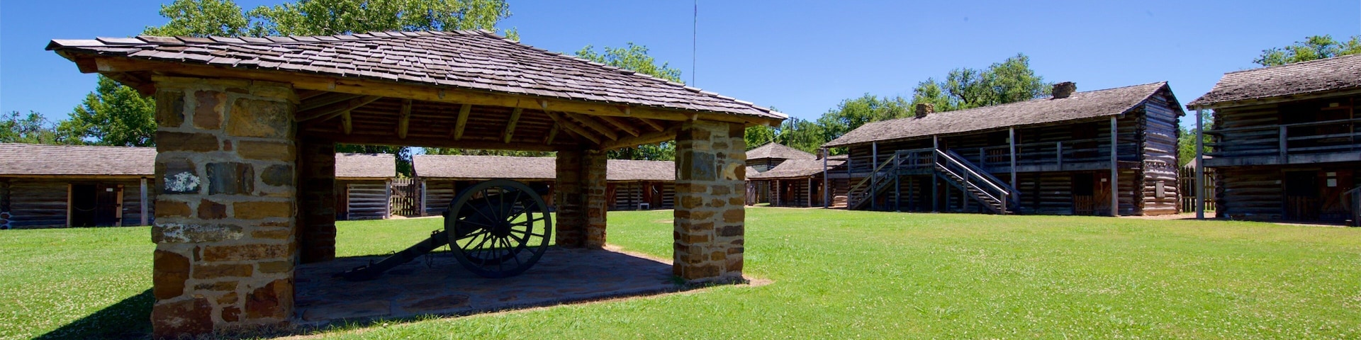 Fort Gibson Historic Site que incluye elementos patrimoniales y artículos militares