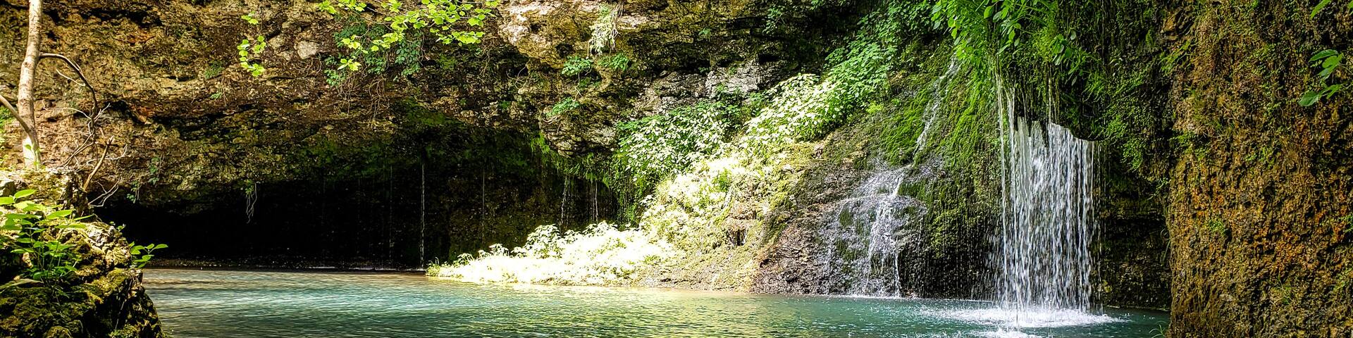 This is the view from the right cave, amazing, if only I would have had a more wide lens.
