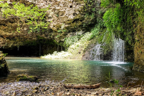 This is the view from the right cave, amazing, if only I would have had a more wide lens.