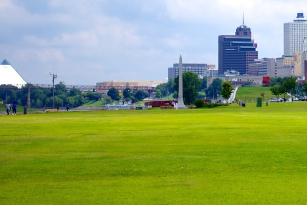 Memphis showing a city and a garden