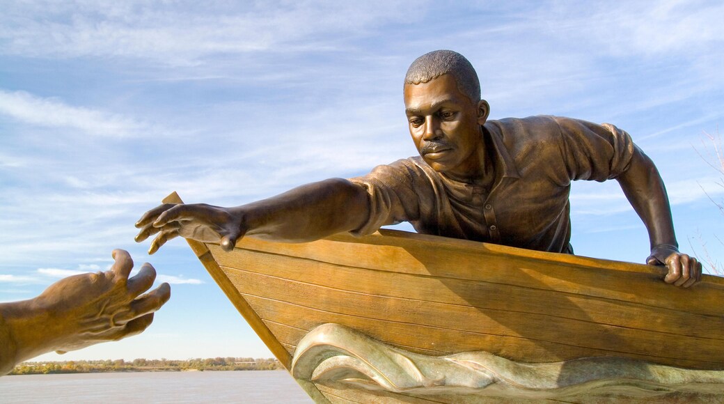 KPA8BA Memphis Tennessee TN, USA, Memorial statue Tom Lee an African-American riverworker, who was personally credited with using a small rowboat to save the