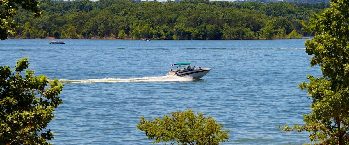 Table Rock Lake montrant lac ou étang et navigation