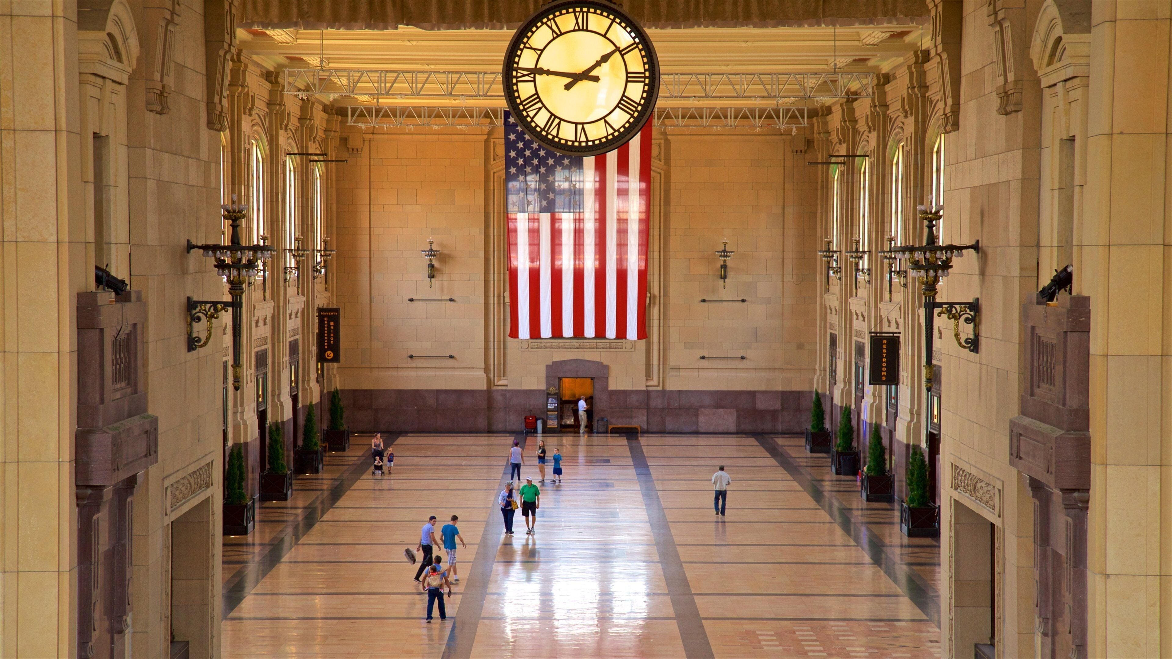 Nhà ga Union cho thấy di sản và cảnh nội thất cũng như nhóm nhỏ