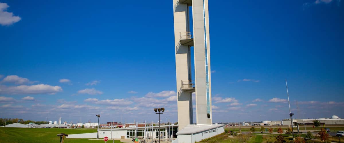 Lewis and Clark Confluence Tower mostrando vistas