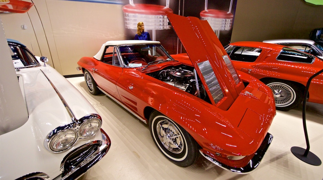 Classic Car Collection ofreciendo vistas interiores y elementos del patrimonio