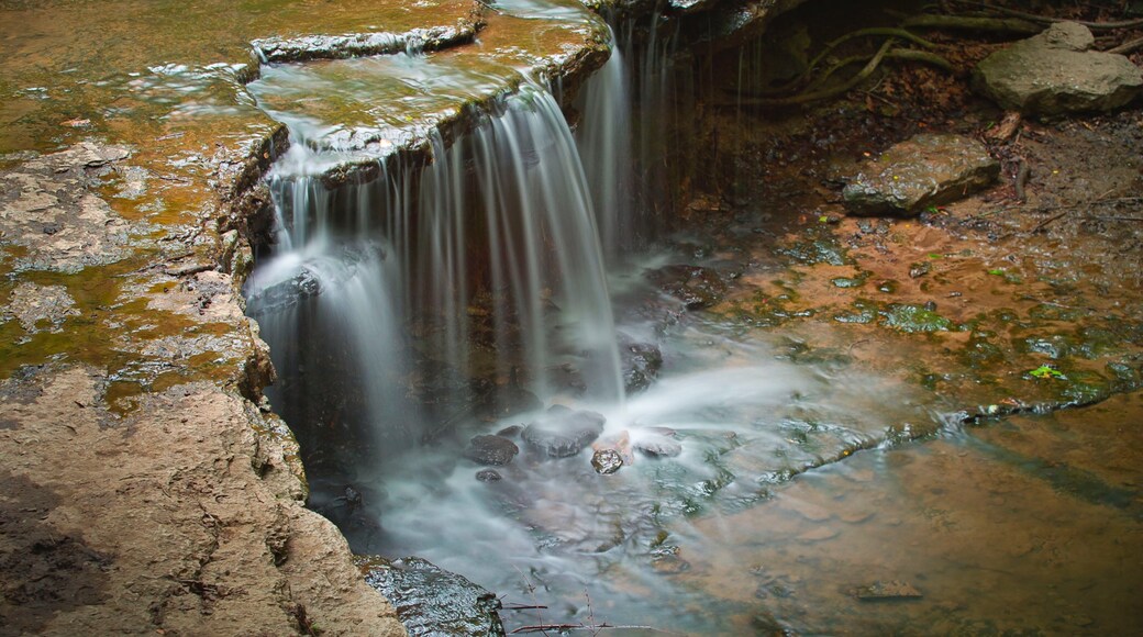Lincoln montrant riviĂšre ou ruisseau et chute d\'eau