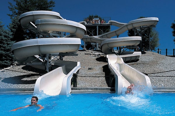 Lincoln mit einem Pool, Schwimmen und Wasserpark