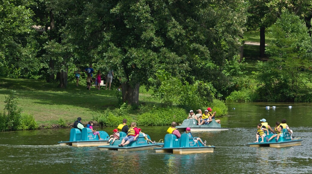 Lincoln showing water sports, a garden and a river or creek