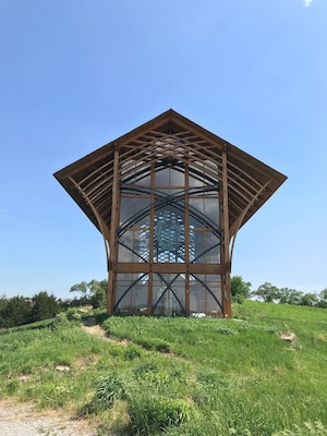 Beautiful shrine built in Gretna just outside Omaha. Visible from the interstate which was where I first saw it and just had to go and have a closer look.