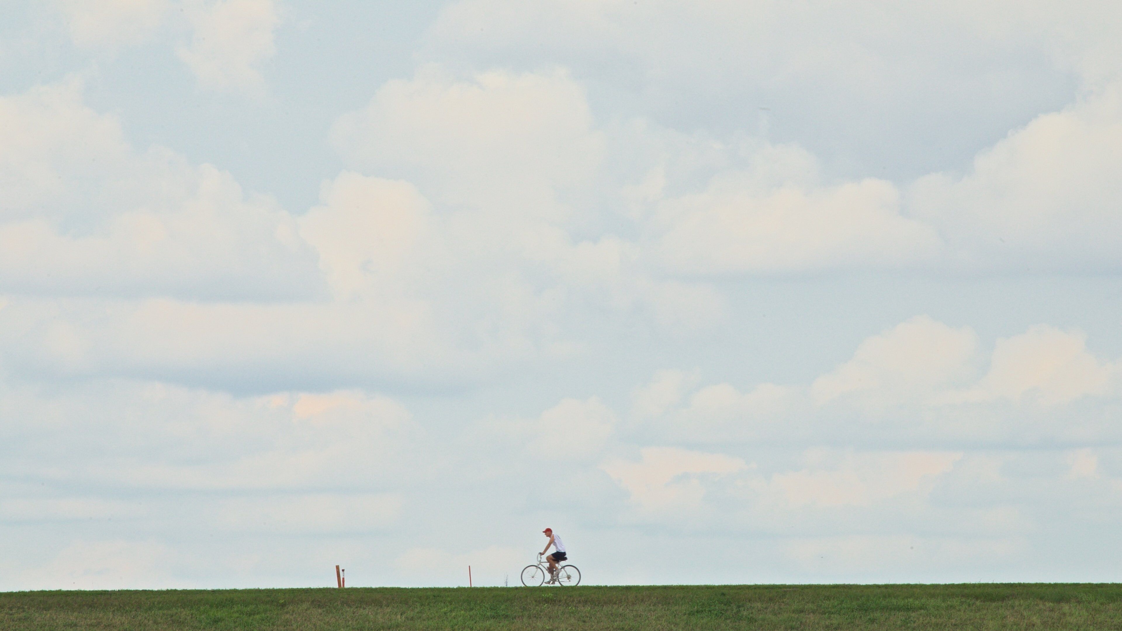 Zorinsky Lake Park which includes cycling, landscape views and a park