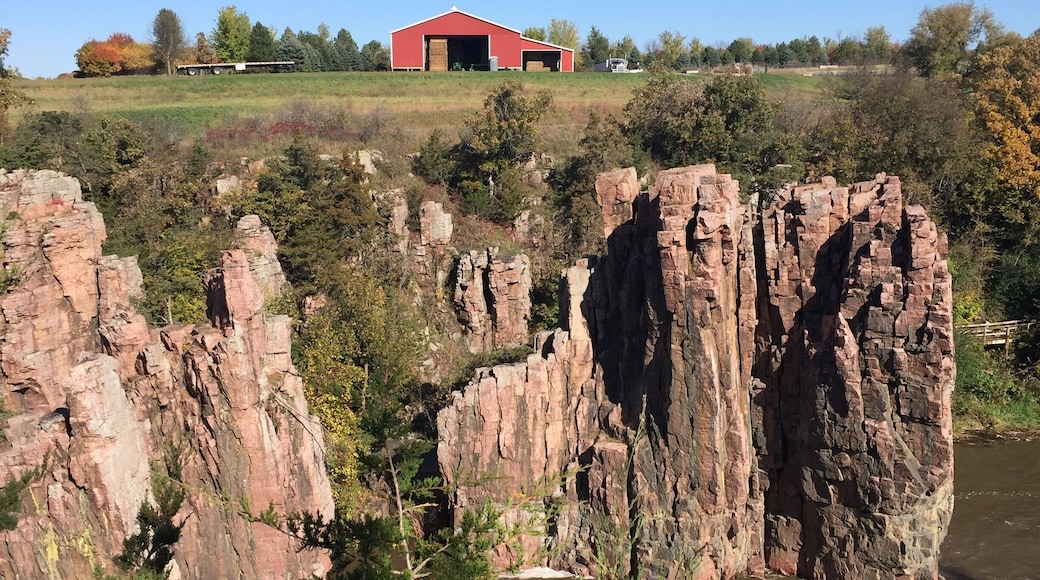 The Sioux quartz along this river is stunning.