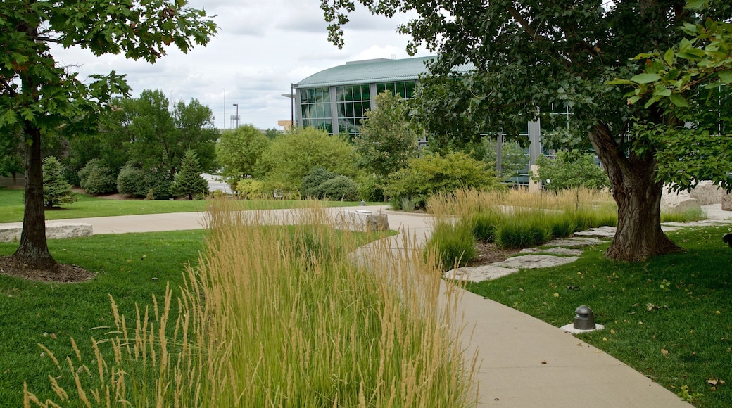 Parque Pioneer Courage que incluye un parque