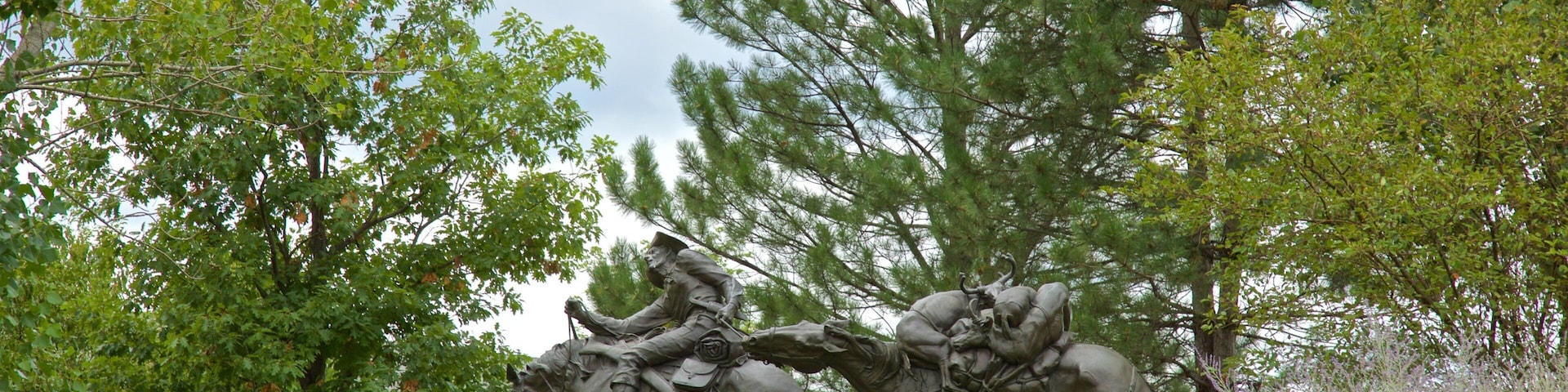 Pioneer Courage Park featuring a statue or sculpture and a garden
