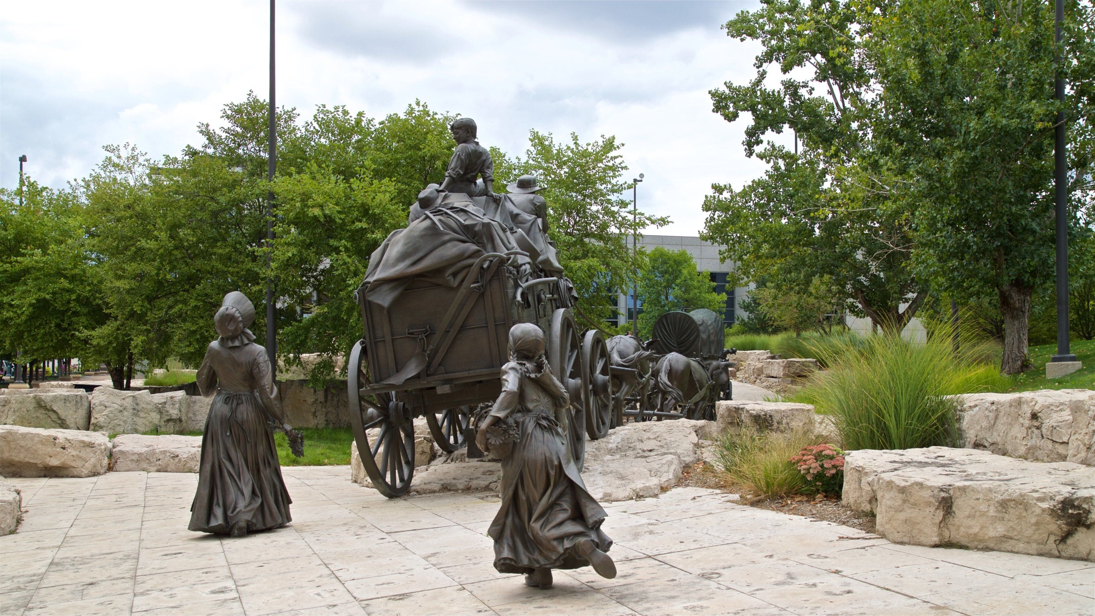 Pioneer Courage Park showing a park and a statue or sculpture